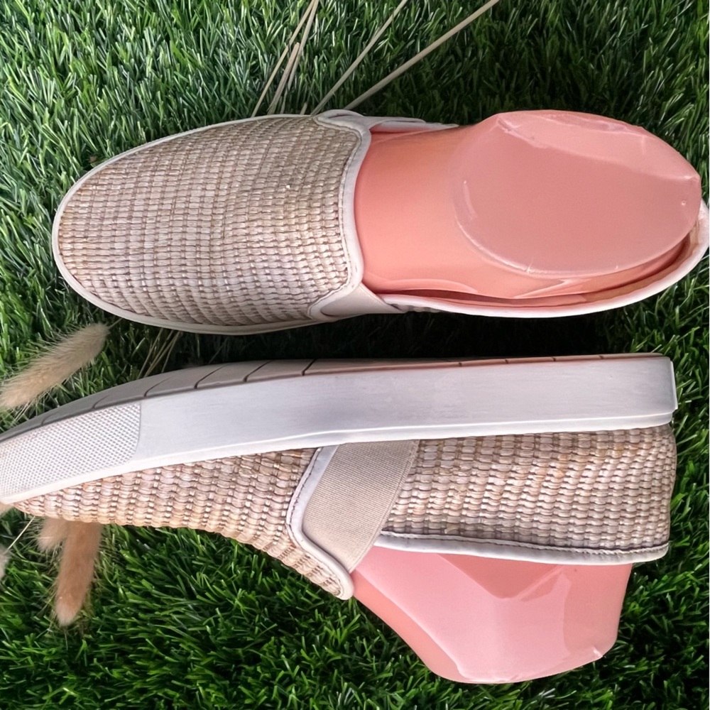 VINCE BLAIR 7 CREAM YELLOW TEXTURED SLIP ON SNEAKERS